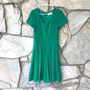 Green capsleeve pleated dress Small